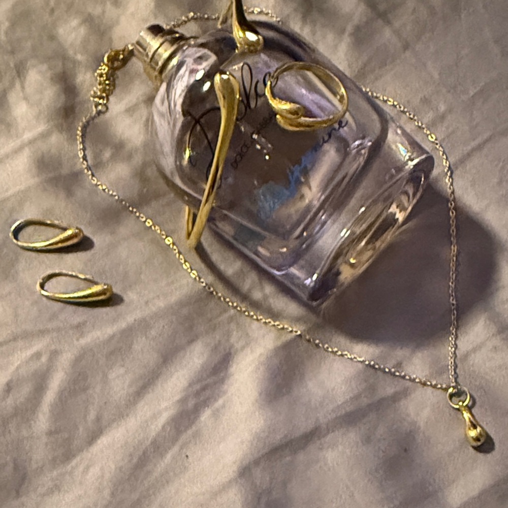 Gold Teardrop Necklace Set